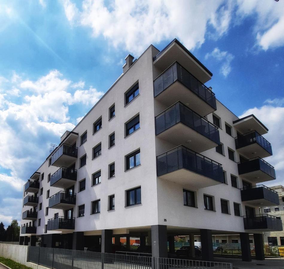 Apartment Mrvica Near The Zagreb Airport Velika Gorica Eksteriør bilde